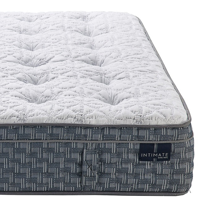 King Koil Penrose – премиум хибриден матрак – изглед отпред и отблизо на бял фон