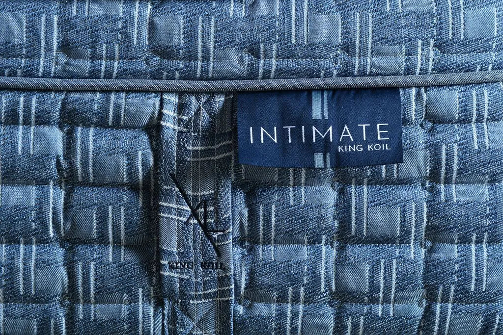 King Koil Penrose – премиум хибриден матрак – изглед върху етикета показващ колекцията