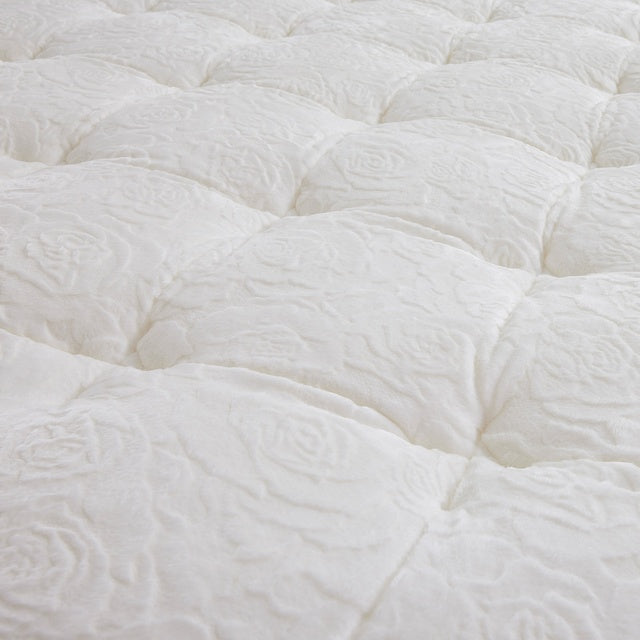 King Koil Amethyste – луксозен матрак с конски косъм – изглед отблизо върху повърхността