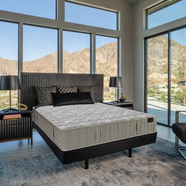 King Koil Luxury Heaven Firm – твърд луксозен матрак - изглед в комфортна стая